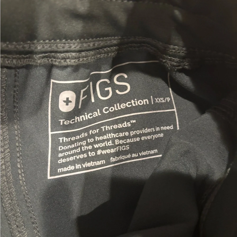 Figs Women’s Bonsai Mae Wide Leg Cargo Bottoms - Picture 2 of 3